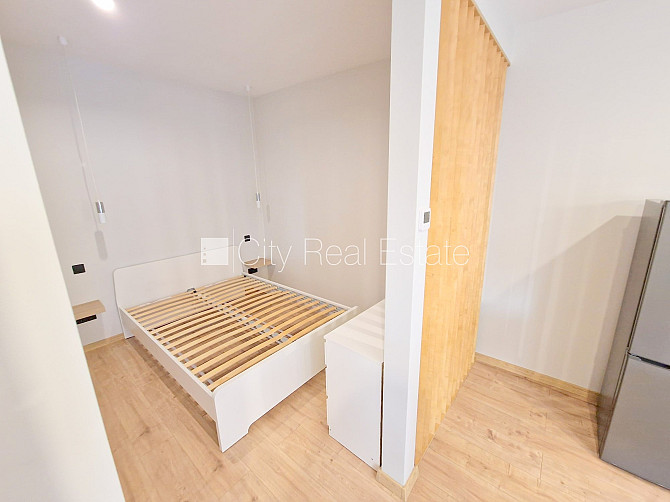 Pagalma ēka, renovēta māja, ieeja no ielas un pagalma, logi vērsti uz pagalma pusi, studio Rīga - foto 8