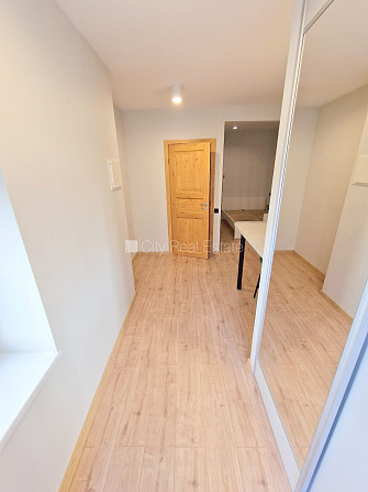 Pagalma ēka, renovēta māja, ieeja no ielas un pagalma, logi vērsti uz pagalma pusi, studio Rīga - foto 11