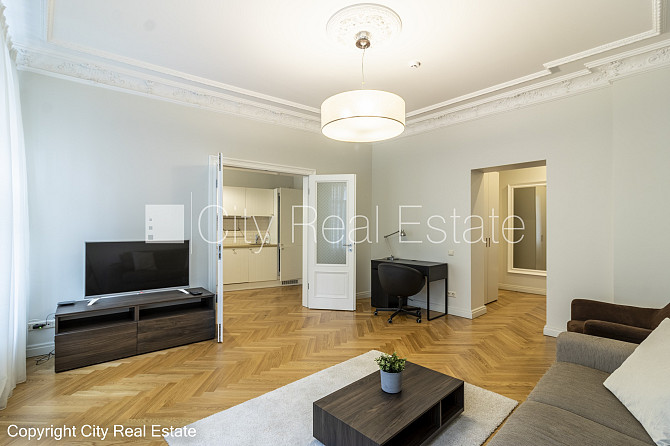 Fasādes māja, renovēta māja, slēgts pagalms, ieeja no ielas, ir lifts, logi vērsti uz pagalma Rīga - foto 2