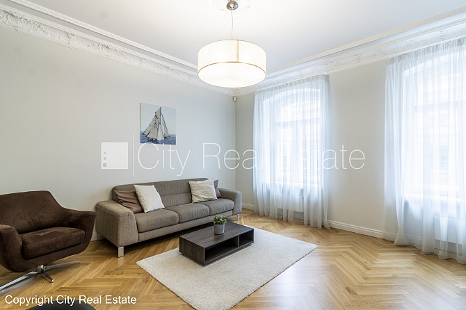 Fasādes māja, renovēta māja, slēgts pagalms, ieeja no ielas, ir lifts, logi vērsti uz pagalma Rīga - foto 1