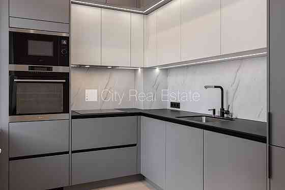 Фасадный дом, реновированный дом, благоустроенный озеленённый двор, закрытый Рига