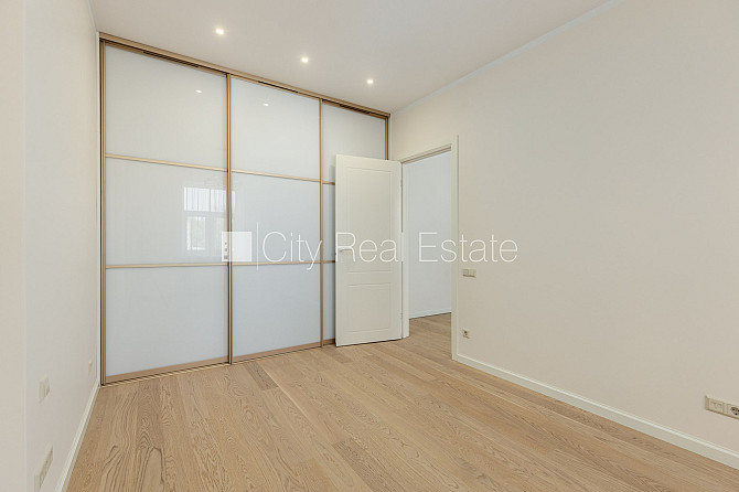 Фасадный дом, реновированный дом, благоустроенный озеленённый двор, закрытый Рига - изображение 12