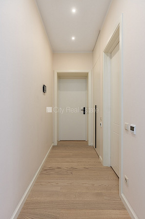 Фасадный дом, реновированный дом, благоустроенный озеленённый двор, закрытый Рига - изображение 13