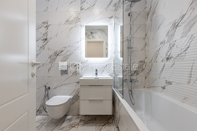 Фасадный дом, реновированный дом, благоустроенный озеленённый двор, закрытый Рига - изображение 15