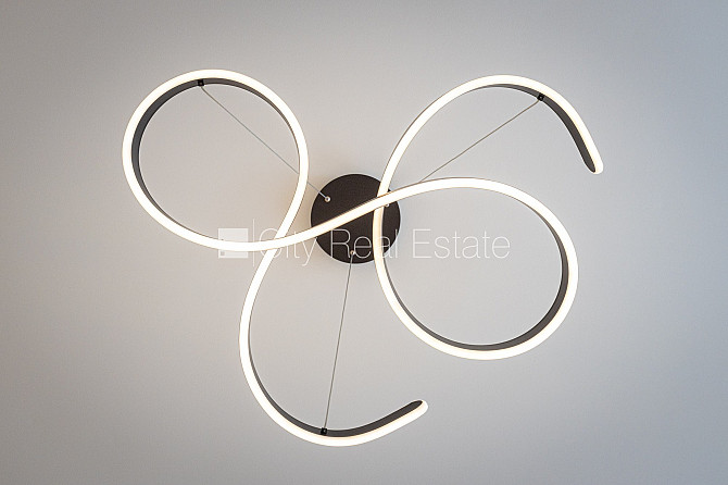 Фасадный дом, реновированный дом, благоустроенный озеленённый двор, закрытый Рига - изображение 2