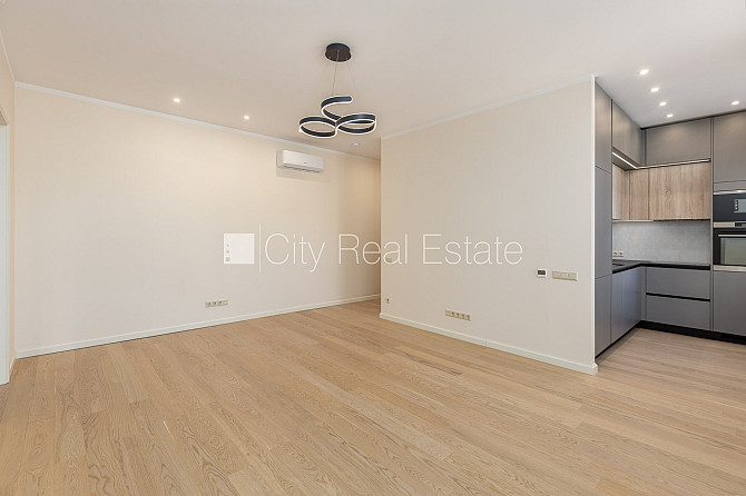 Фасадный дом, реновированный дом, благоустроенный озеленённый двор, закрытый Рига - изображение 6