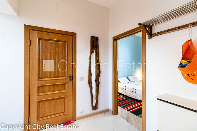 Renovēta māja, mansards, ir lifts, guļamistabu skaits 1 gab., studio tipa, virtuve apvienota ar Rīga - foto 5