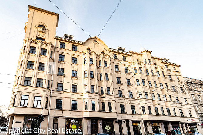 Renovēta māja, mansards, ir lifts, guļamistabu skaits 1 gab., studio tipa, virtuve apvienota ar Rīga - foto 17