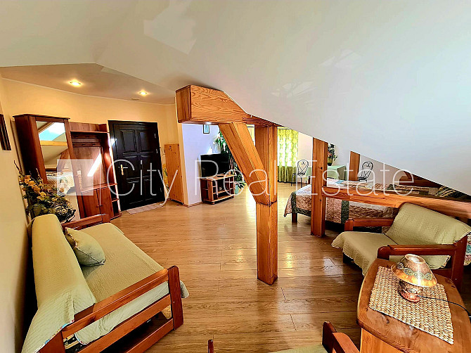 Fasādes māja, labiekārtots apzaļumots pagalms, slēgts pagalms, iežogota teritorija, maksas Rīga - foto 12