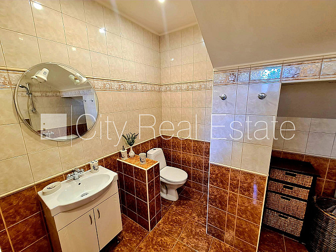 Fasādes māja, labiekārtots apzaļumots pagalms, slēgts pagalms, iežogota teritorija, maksas Rīga - foto 18