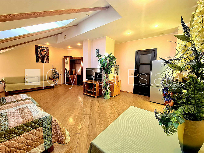 Fasādes māja, labiekārtots apzaļumots pagalms, slēgts pagalms, iežogota teritorija, maksas Rīga - foto 17