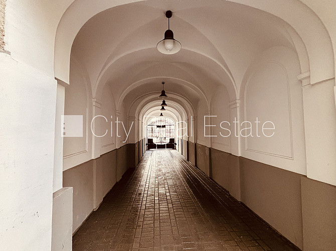 Renovēta māja, logi vērsti uz pagalma pusi, viesistaba, viena telpa caurstaigājama, virtuve, Rīga - foto 14