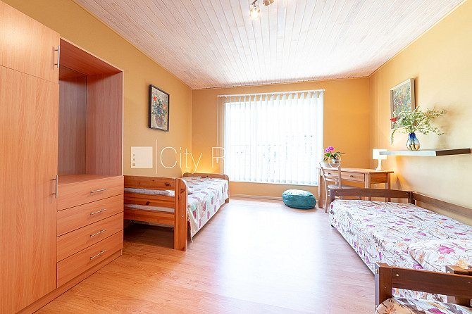 Dvīņu māja, labiekārtots apzaļumots pagalms, vieta automašīnai, balkons, guļamistabu skaits Jūrmala - foto 10