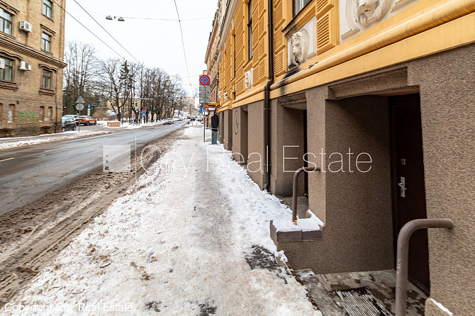 Fasādes māja, slēgts pagalms, vieta automašīnai, ieeja no ielas un pagalma, logi vērsti Rīga - foto 19