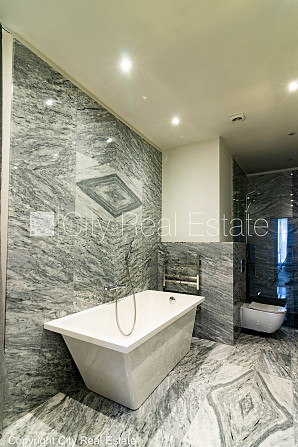 Новостройка, фасадный дом, вход со двора, лифт, лестничная клетка после Рига - изображение 12