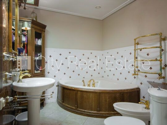 Земля в собственности, фасадный дом, реновированный дом, кирпичные стены, фасад с Рига - изображение 15