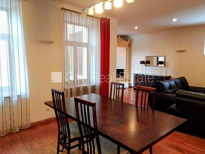 Здание во дворе, закрытый двор, окна выходят в обе стороны дома, широкий вид из Рига - изображение 16