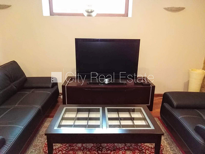 Здание во дворе, закрытый двор, окна выходят в обе стороны дома, широкий вид из Рига - изображение 13