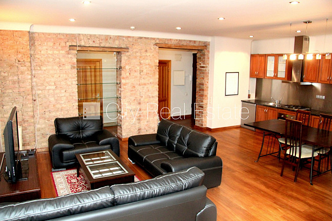 Здание во дворе, закрытый двор, окна выходят в обе стороны дома, широкий вид из Рига - изображение 10