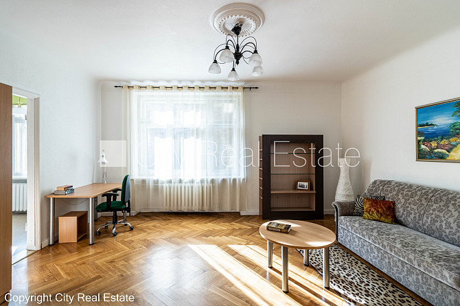 Fasādes māja, renovēta māja, ieeja no ielas, kāpņu telpa pēc kosmētiskā remonta, logi Rīga - foto 17
