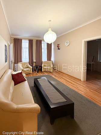 Дом во дворе, закрытый двор, вход со двора, окна выходят во двор, количество спален Рига - изображение 16