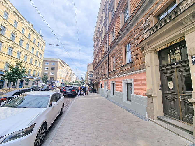 Fasādes māja, renovēta māja, ieeja no ielas, kāpņu telpa pēc kosmētiskā remonta, logi Rīga - foto 18