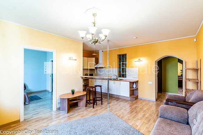 Fasādes māja, renovēta māja, ieeja no ielas, kāpņu telpa pēc kosmētiskā remonta, logi Rīga - foto 3