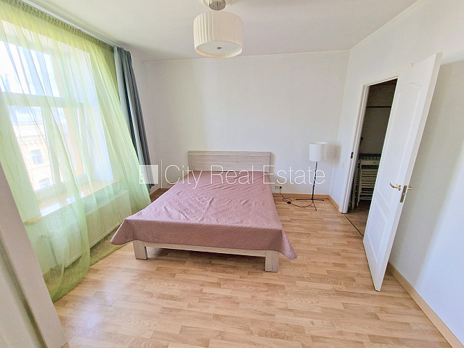 Fasādes māja, renovēta māja, ieeja no ielas, kāpņu telpa pēc kosmētiskā remonta, logi Rīga - foto 8