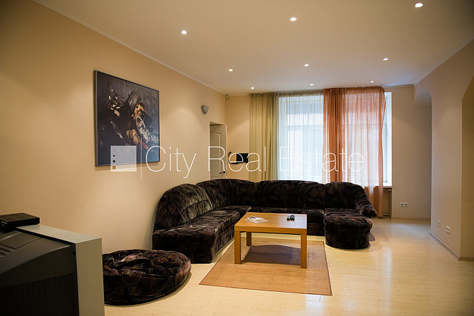 Mansards, ir lifts, franču balkons, logi vērsti uz pagalma pusi, istabas izolētas, kamīns, Rīga - foto 3
