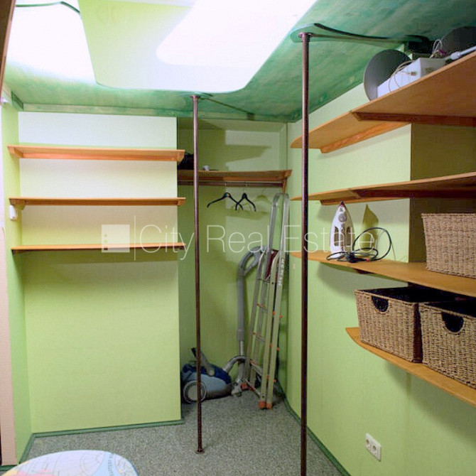 Mansards, ir lifts, franču balkons, logi vērsti uz pagalma pusi, istabas izolētas, kamīns, Rīga - foto 14