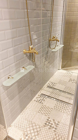 Mansards, ir lifts, franču balkons, logi vērsti uz pagalma pusi, istabas izolētas, kamīns, Rīga - foto 19