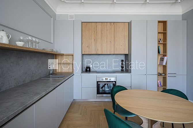 Renovēta māja, ir lifts, kāpņu telpa pēc kapitālā remonta, logi vērsti uz ielas pusi, Rīga - foto 4