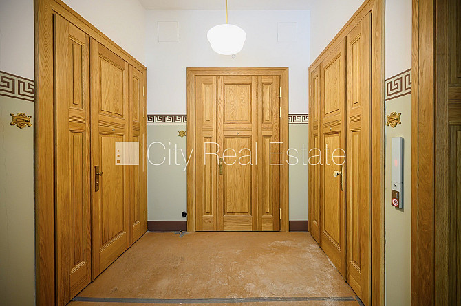 Renovēta māja, ir lifts, kāpņu telpa pēc kapitālā remonta, logi vērsti uz ielas pusi, Rīga - foto 10