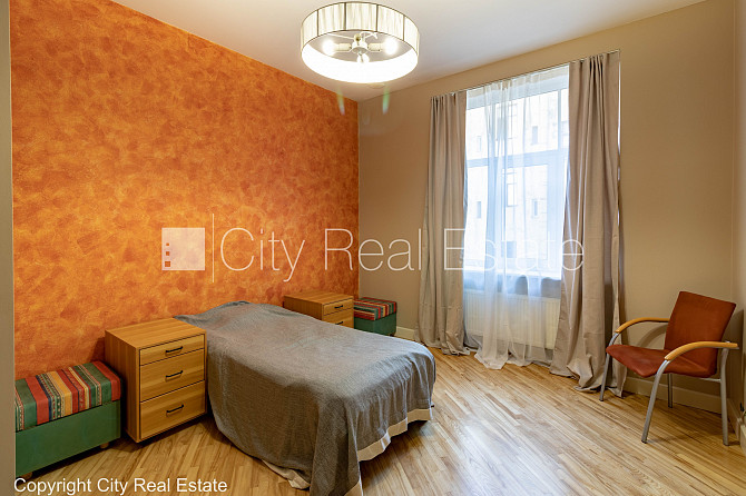 Fasādes māja, renovēta māja, ieeja no ielas, kāpņu telpa pēc kosmētiskā remonta, Rīga - foto 8