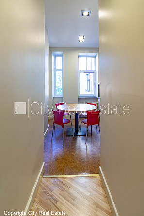 Fasādes māja, renovēta māja, ieeja no ielas, kāpņu telpa pēc kosmētiskā remonta, Rīga - foto 4
