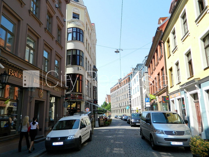 Fasādes māja, ieeja no ielas, logi vērsti mājas abās pusēs, istabas izolētas 2 gab., Rīga - foto 11