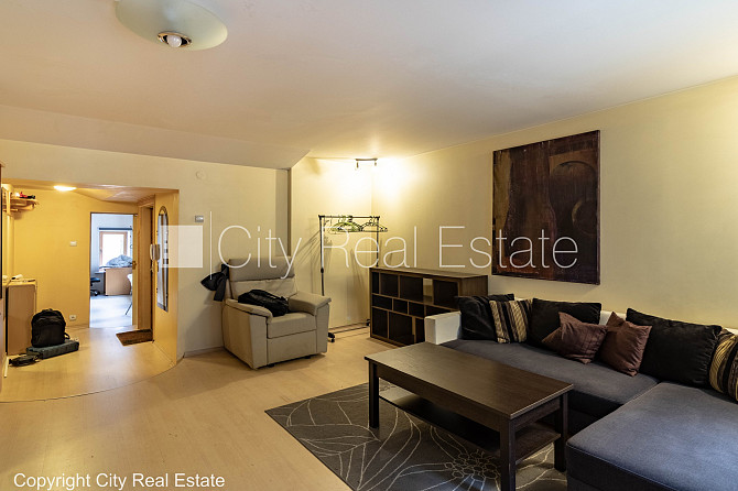 Фасадный дом, реновированный дом, вход с улицы, лестничная клетка после Рига - изображение 14