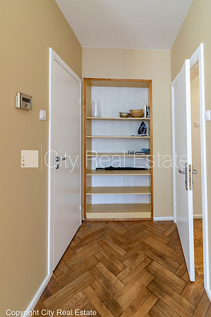 Fasādes māja, labiekārtots apzaļumots pagalms, kāpņu telpa pēc kapitālā remonta, istabas Rīga - foto 8