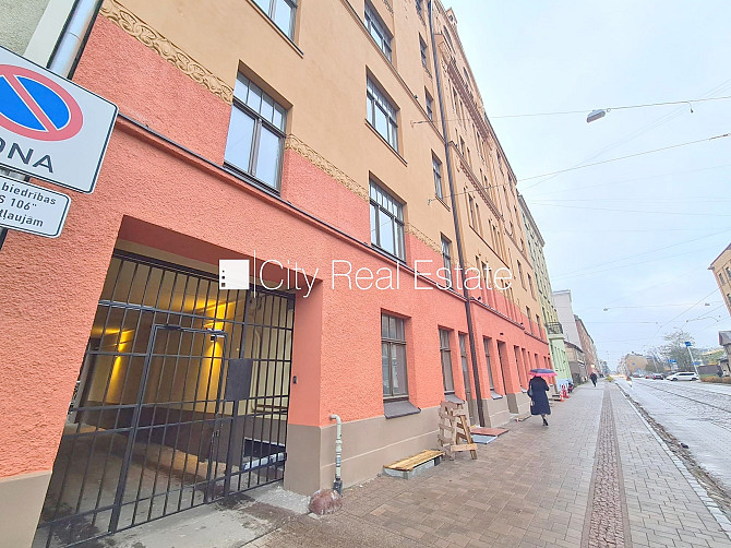Fasādes māja, renovēta māja, slēgts pagalms, ieeja no ielas, ir lifts, kāpņu telpa pēc Rīga - foto 20