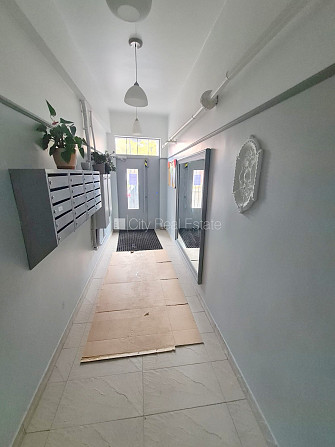 Fasādes māja, slēgts pagalms, iespēja nomāt autostāvvietu, ieeja no ielas, kāpņu telpa pēc Rīga - foto 20