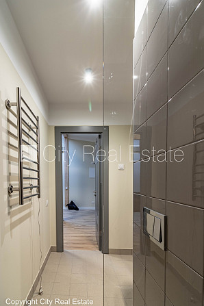 Фасадный дом, реновированный дом, благоустроенная озеленённая территория, лифт, Рига - изображение 17