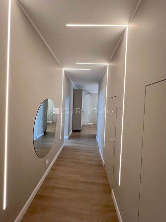 Fasādes māja, renovēta māja, iespēja nomāt autostāvvietu, kāpņu telpa pēc kapitālā Rīga - foto 19
