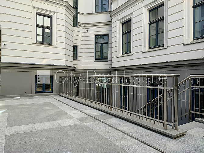 Fasādes māja, renovēta māja, slēgts pagalms, ieeja no ielas un pagalma, ir lifts, kāpņu Rīga - foto 14