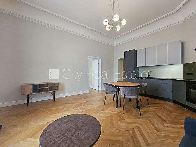 Fasādes māja, renovēta māja, slēgts pagalms, ieeja no ielas un pagalma, ir lifts, kāpņu Rīga - foto 2