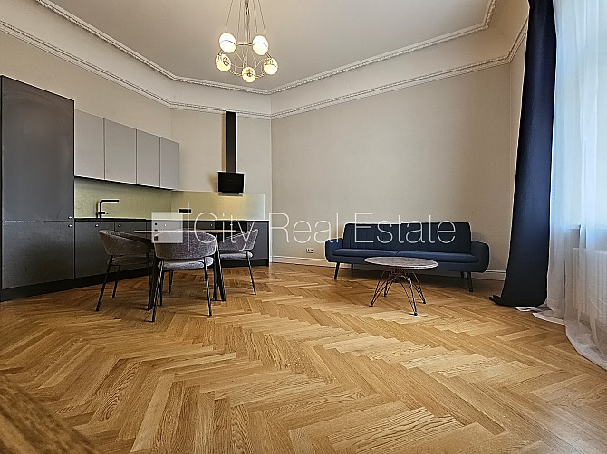 Fasādes māja, renovēta māja, slēgts pagalms, ieeja no ielas un pagalma, ir lifts, kāpņu Rīga - foto 1