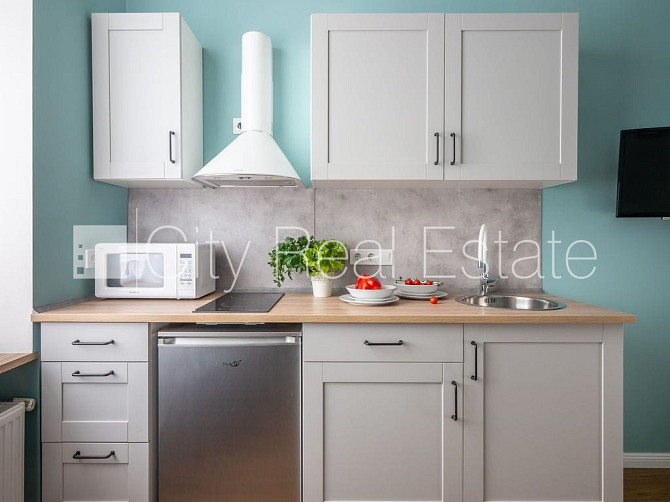 Renovēta māja, kāpņu telpa pēc kapitālā remonta, studio tipa, virtuve apvienota ar istabu, Rīga - foto 4