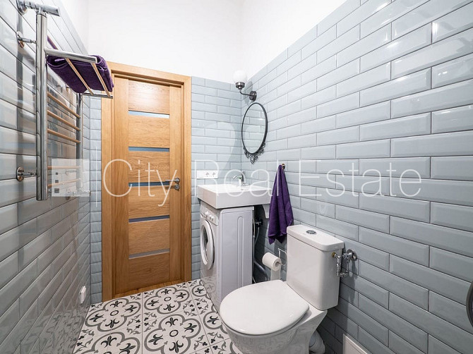 Renovēta māja, kāpņu telpa pēc kapitālā remonta, studio tipa, virtuve apvienota ar istabu, Rīga - foto 8