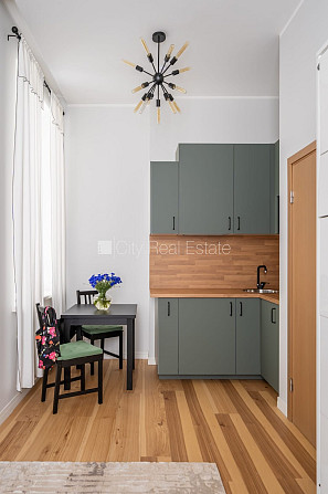 Renovēta māja, slēgts pagalms, ieeja no pagalma, kāpņu telpa pēc kapitālā remonta, Rīga - foto 4