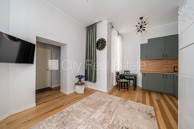 Renovēta māja, slēgts pagalms, ieeja no pagalma, kāpņu telpa pēc kapitālā remonta, Rīga - foto 3