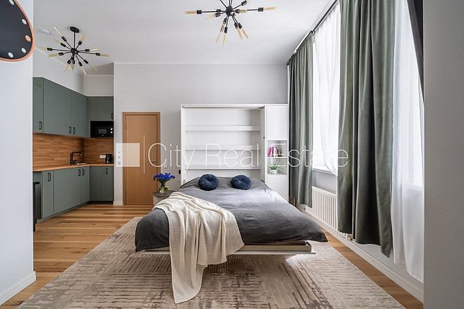 Renovēta māja, slēgts pagalms, ieeja no pagalma, kāpņu telpa pēc kapitālā remonta, Rīga - foto 1